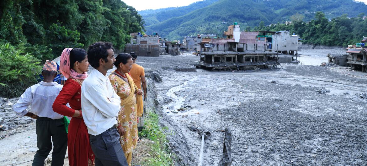 尼泊爾中北部努瓦科特地區遭遇毀滅性山洪，泥漿覆蓋了大地。(UNICEF by Laxmi Prasad Ngakhusi )